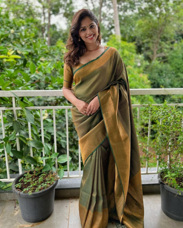 Eye catching Mehndi Soft Silk Saree with Comely Blouse Piece
