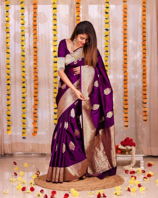 Splendorous Purple Soft Banarasi Silk Saree With Luxuriant Blouse Piece - Image 2