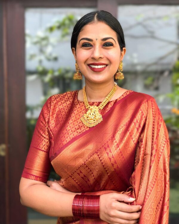 Stylish Maroon Soft Silk Saree with Unique Blouse Piece - Image 3