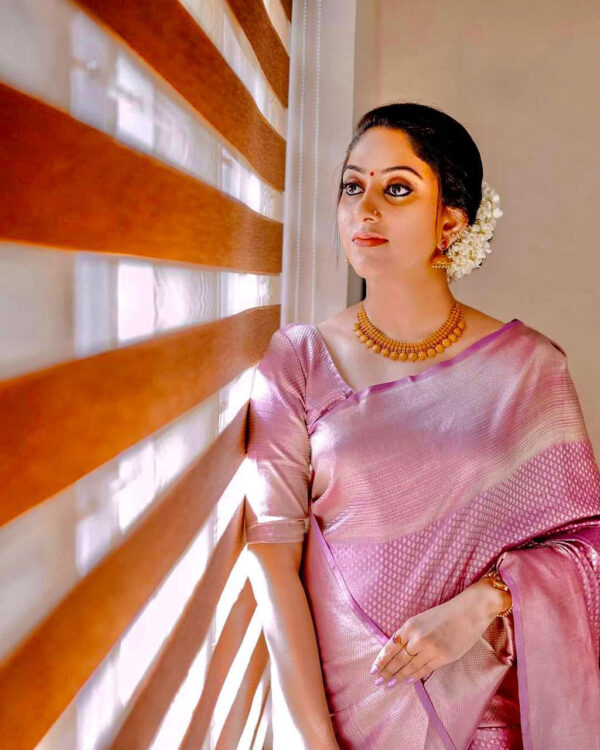 Quintessential Pink Soft Silk Saree With Petrichor Blouse Piece - Image 3