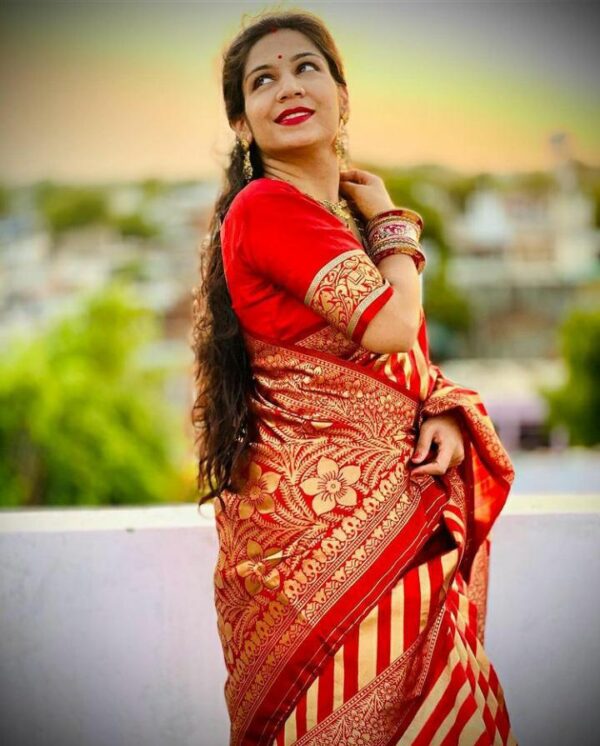Innovative Red Soft Banarasi Silk Saree With Flattering Blouse Piece - Image 3