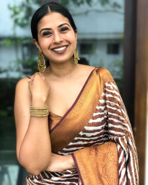 Scintilla Brown Soft Silk Saree with Pretty Blouse Piece - Image 3