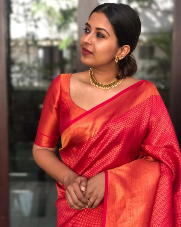 Sophisticated Pink Soft Silk Saree with Assemblage Blouse Piece - Image 4
