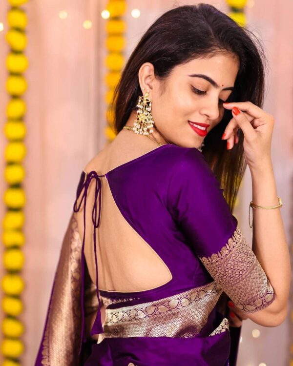 Splendorous Purple Soft Banarasi Silk Saree With Luxuriant Blouse Piece - Image 4