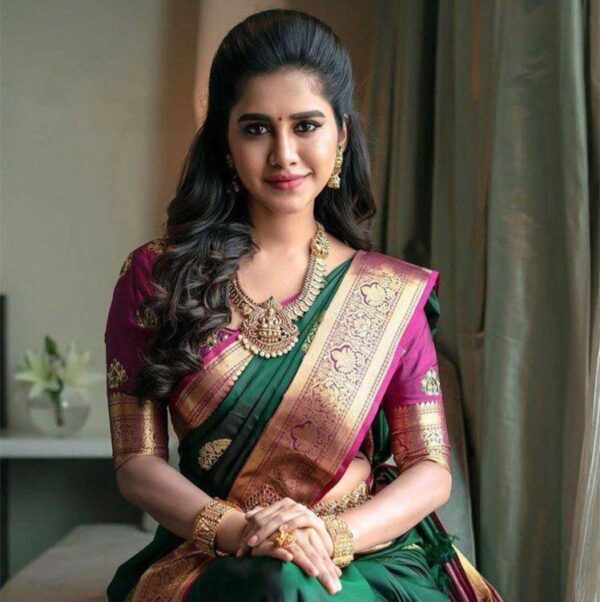 Super extravagant Green Soft Silk Saree With Excellent Blouse Piece - Image 4
