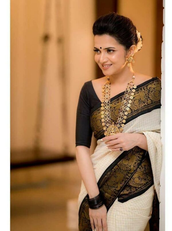 Moiety Off White Soft Banarasi Silk Saree With Panoply Blouse Piece - Image 4